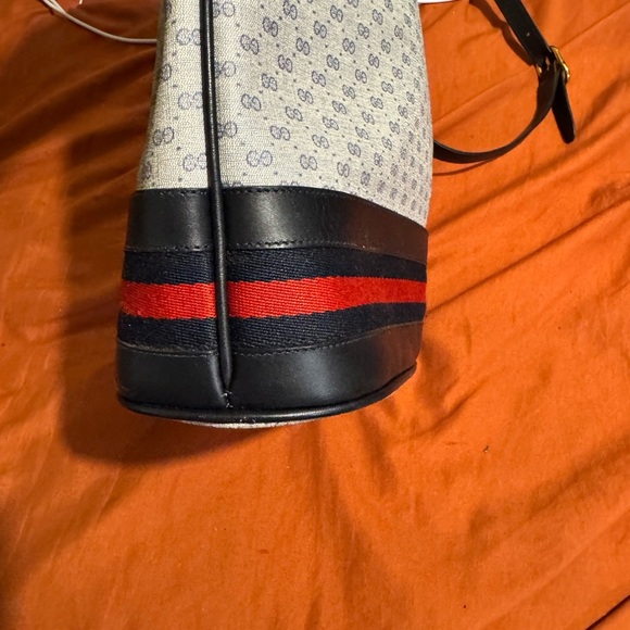 Gucci Stylish Black and Gray Bucket Bag - Picture 3 of 13
